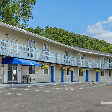 Econo Lodge Lee - Great Barrington Екстер'єр фото