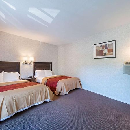 Econo Lodge Lee - Great Barrington Екстер'єр фото