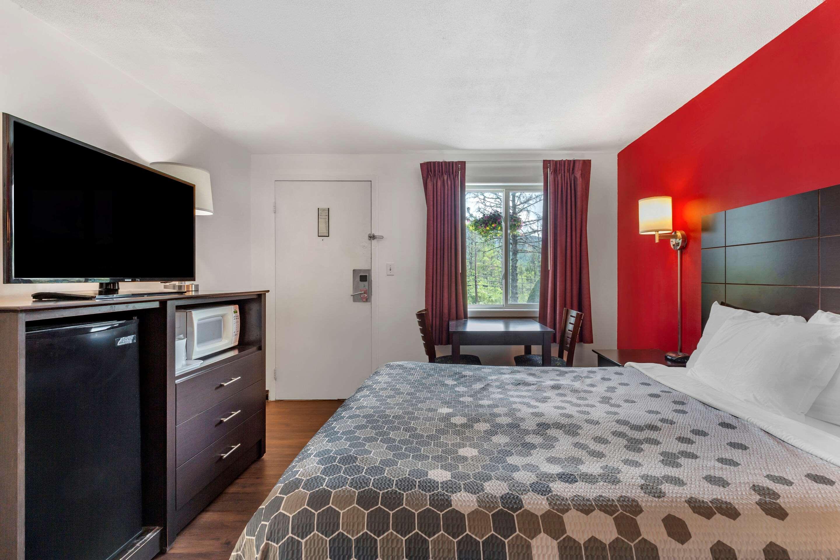 Econo Lodge Lee - Great Barrington Екстер'єр фото
