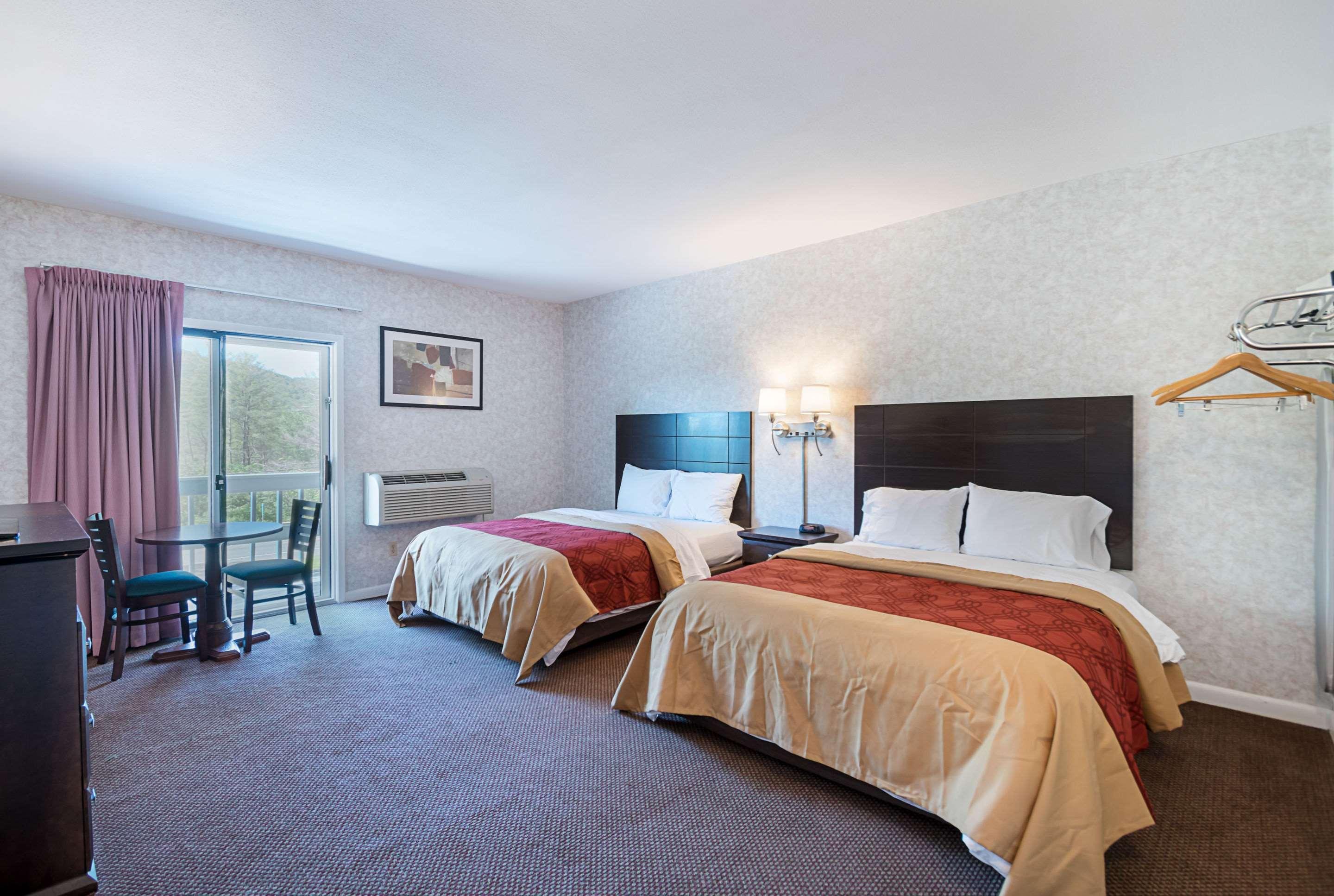 Econo Lodge Lee - Great Barrington Екстер'єр фото