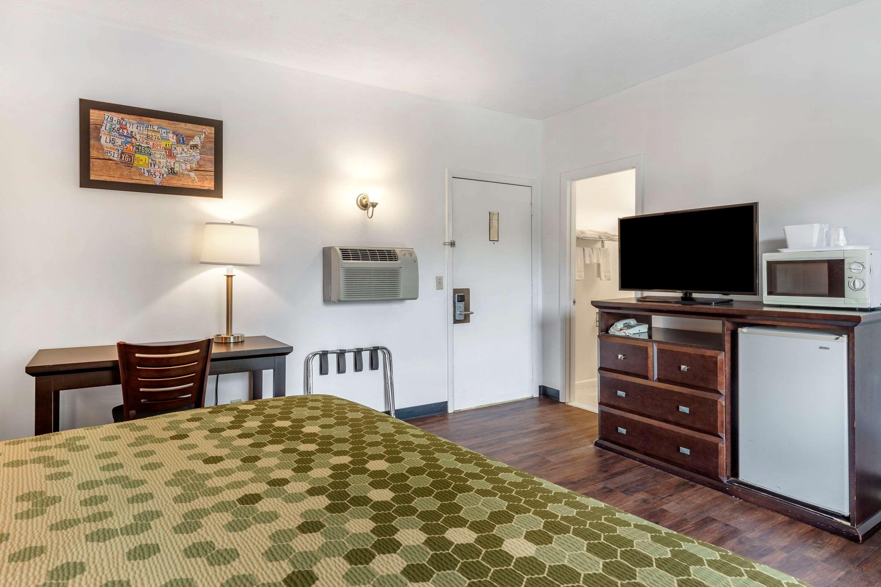 Econo Lodge Lee - Great Barrington Екстер'єр фото