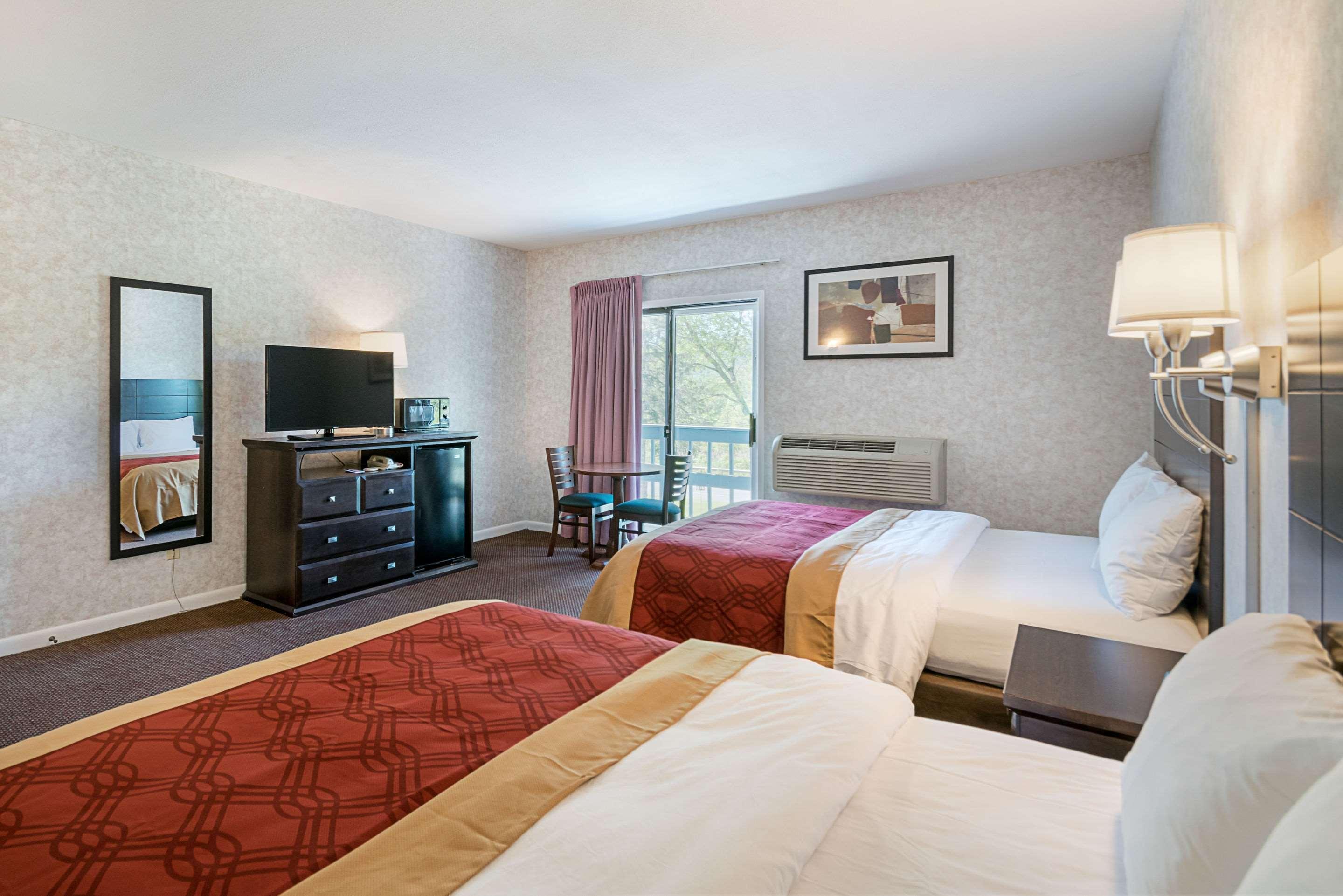 Econo Lodge Lee - Great Barrington Екстер'єр фото