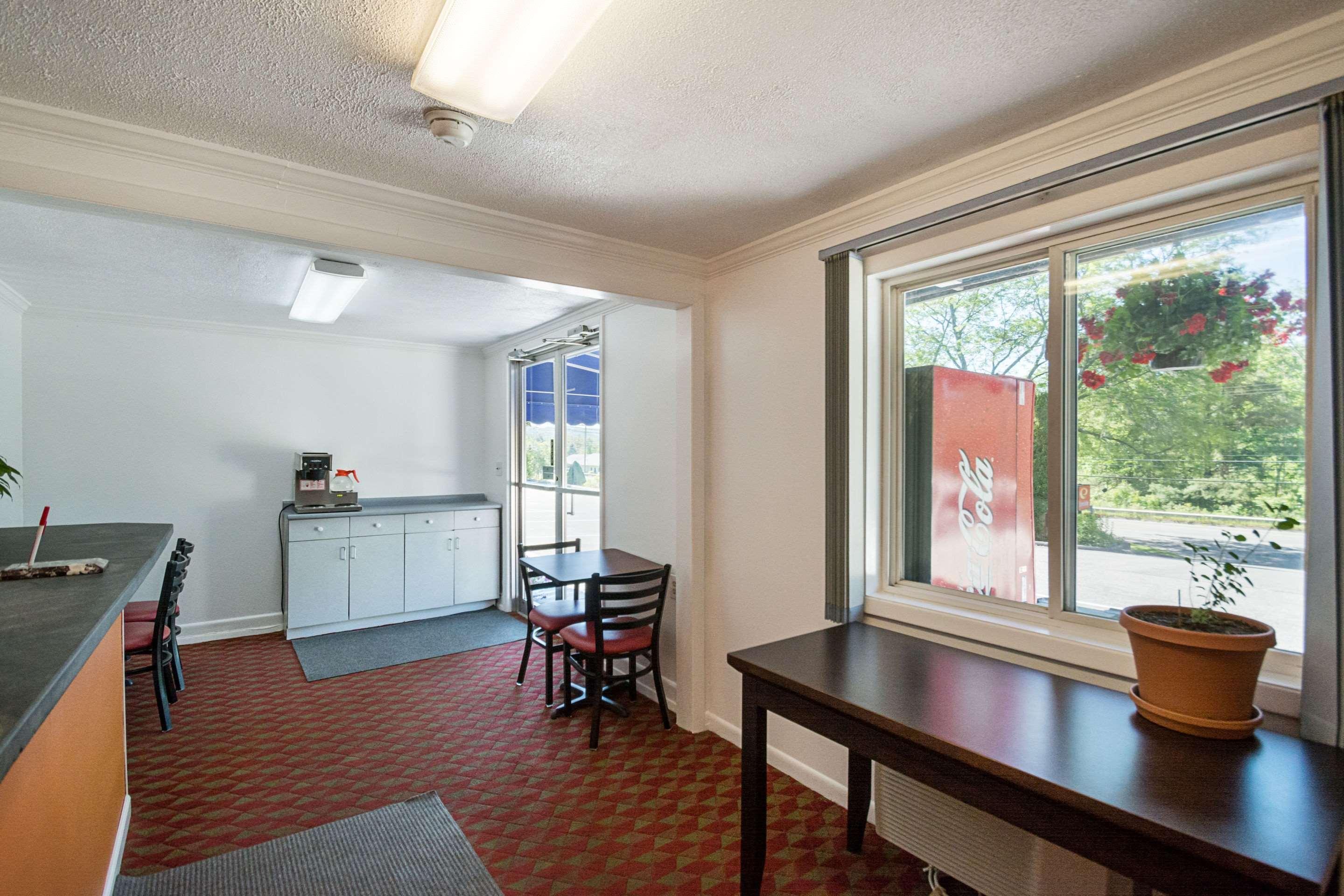 Econo Lodge Lee - Great Barrington Екстер'єр фото