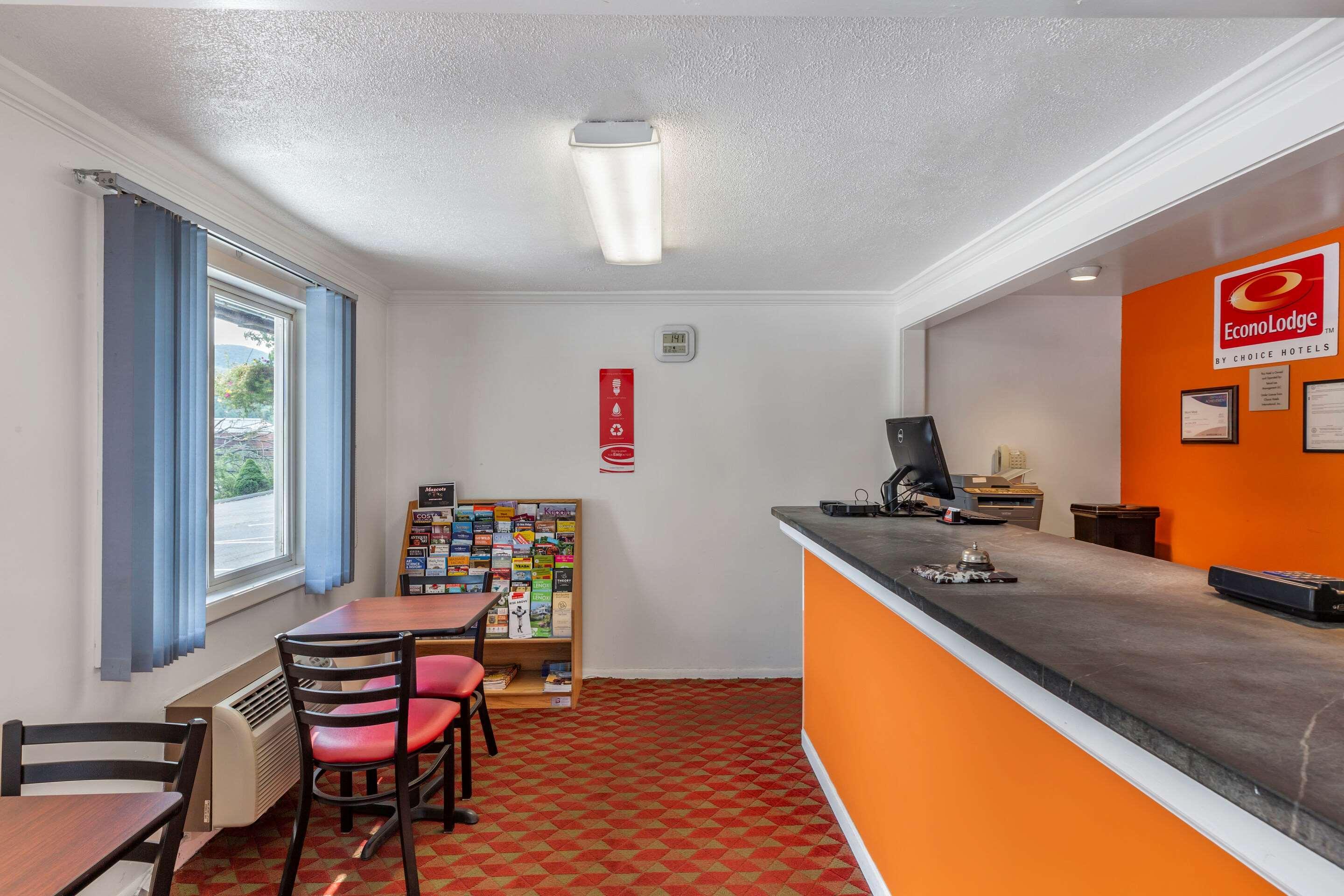 Econo Lodge Lee - Great Barrington Екстер'єр фото