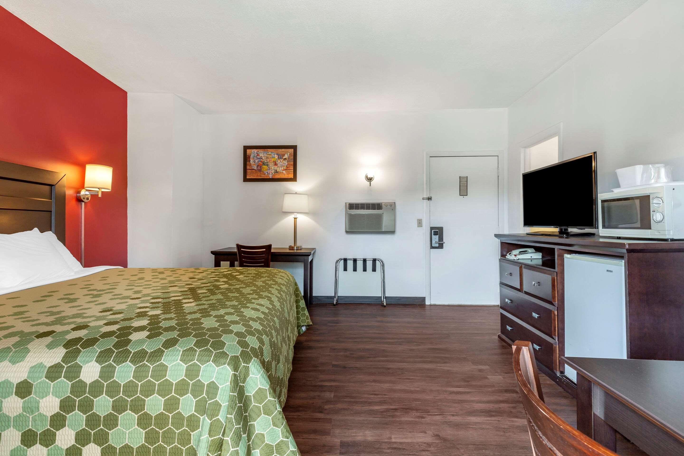Econo Lodge Lee - Great Barrington Екстер'єр фото