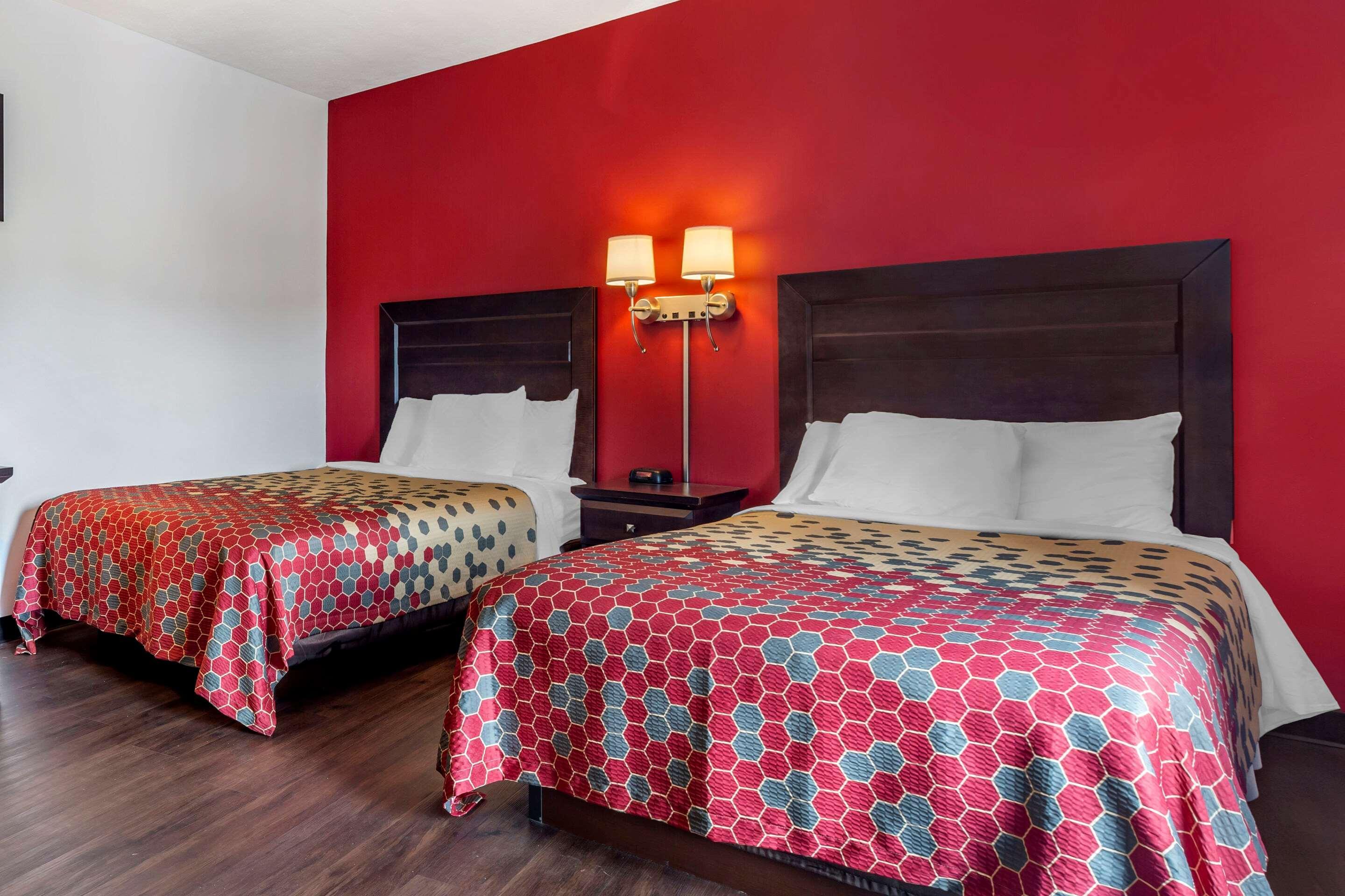 Econo Lodge Lee - Great Barrington Екстер'єр фото