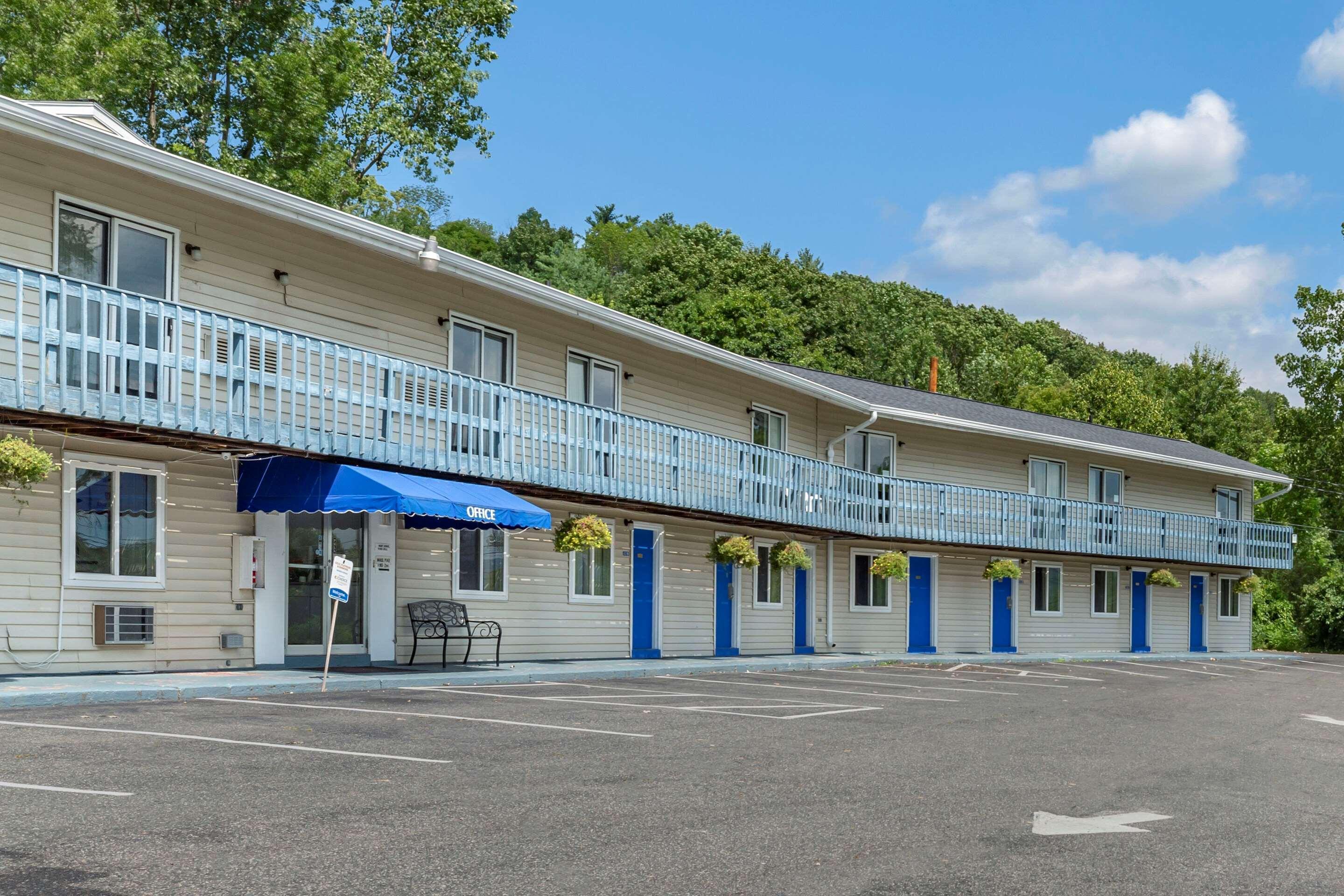Econo Lodge Lee - Great Barrington Екстер'єр фото