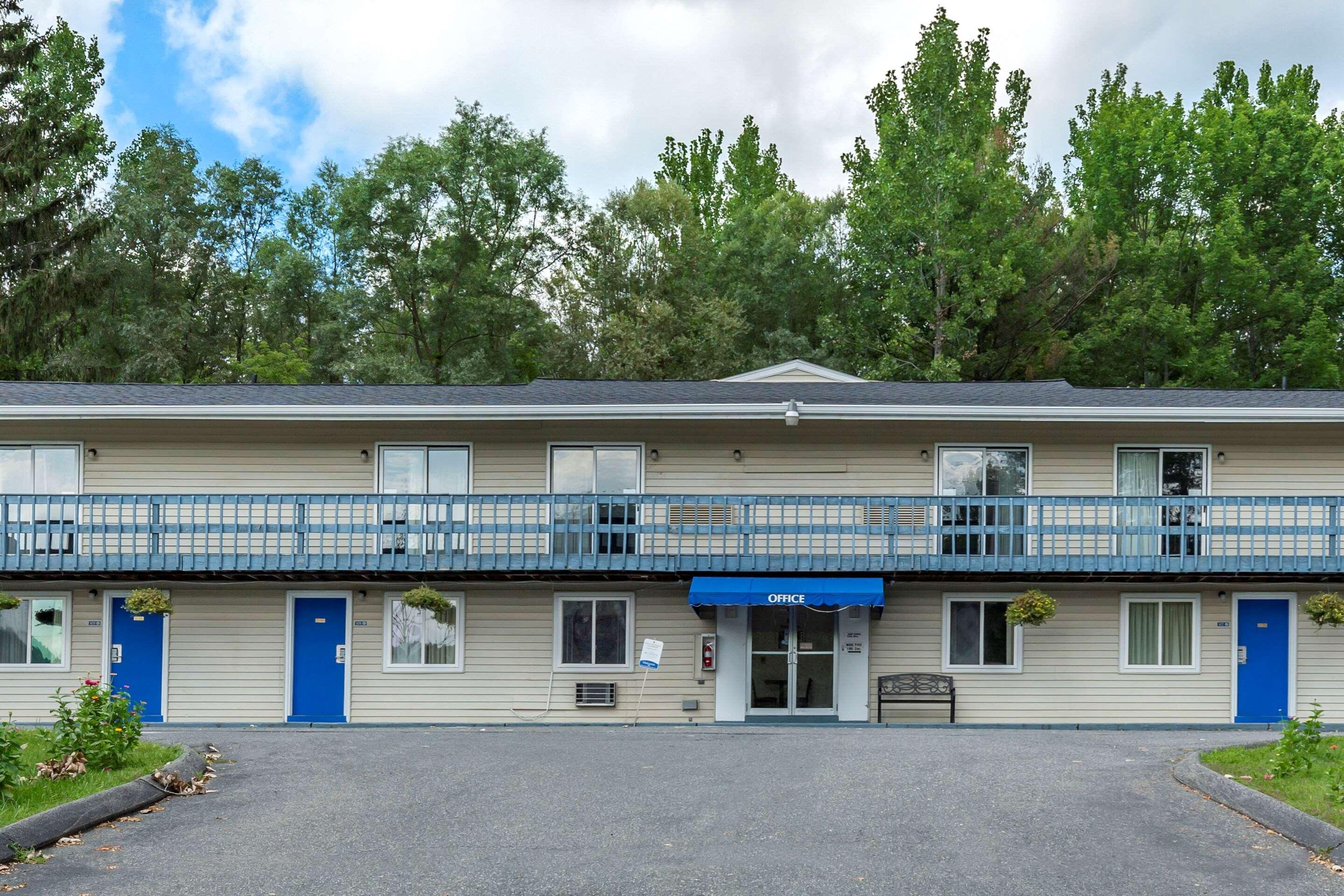 Econo Lodge Lee - Great Barrington Екстер'єр фото