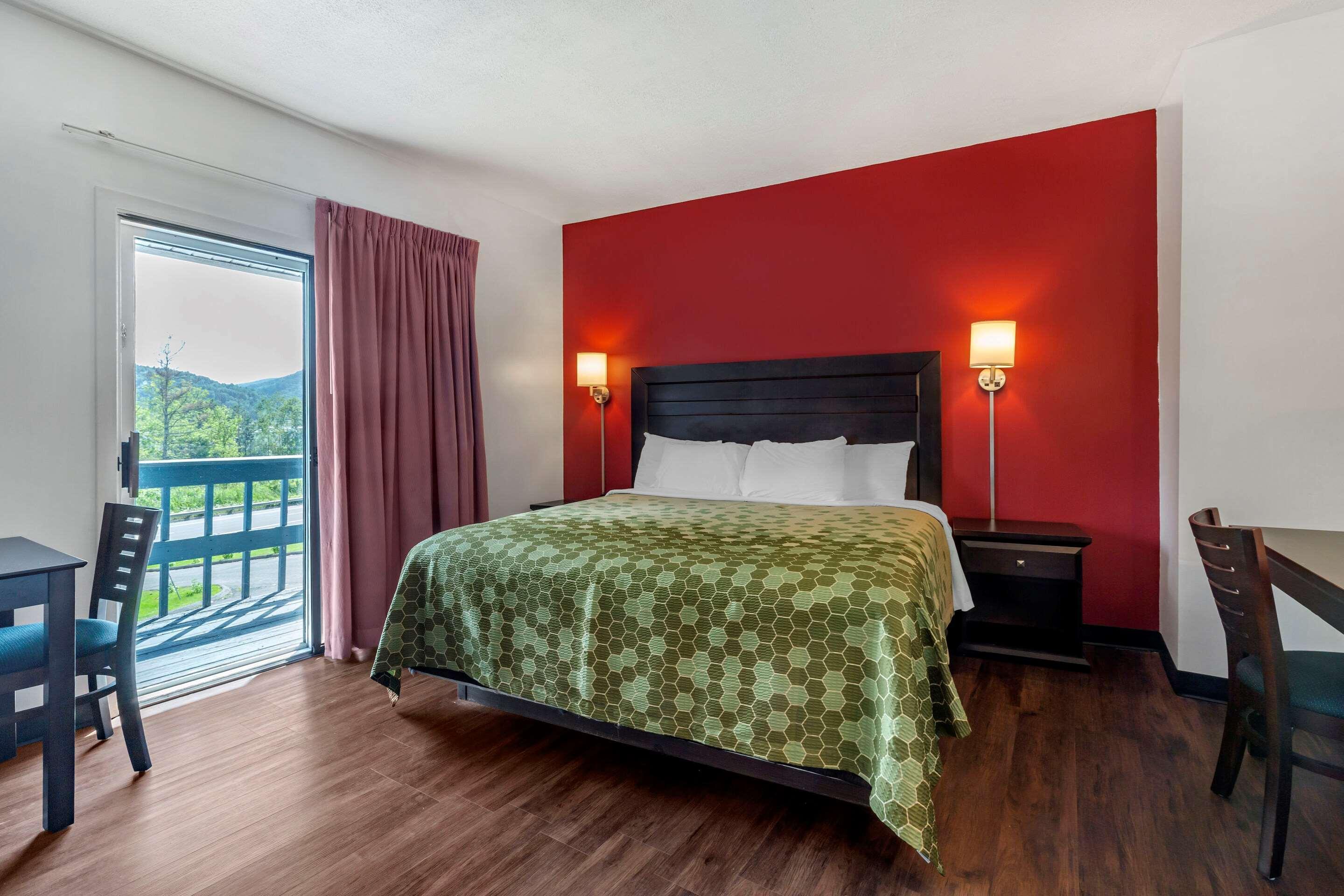 Econo Lodge Lee - Great Barrington Екстер'єр фото