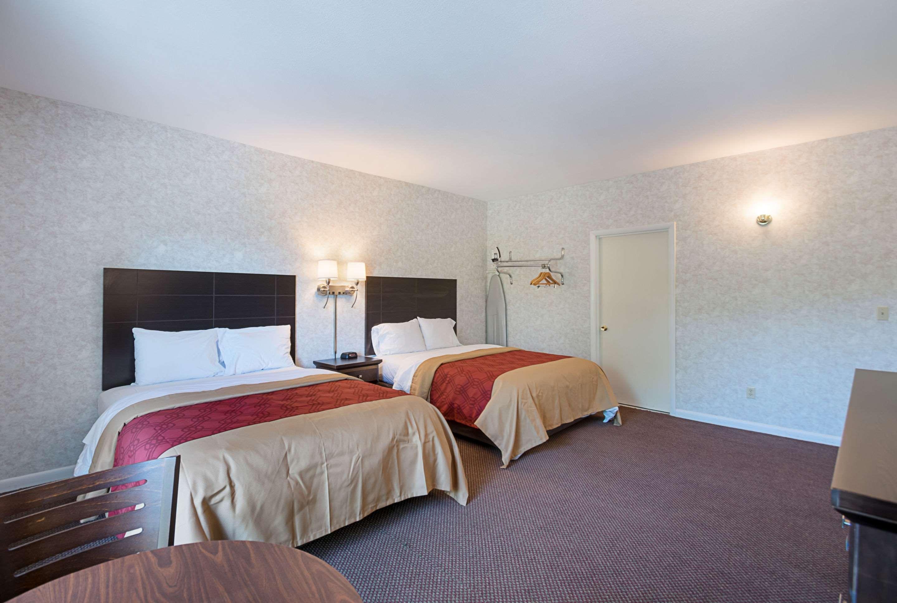 Econo Lodge Lee - Great Barrington Екстер'єр фото