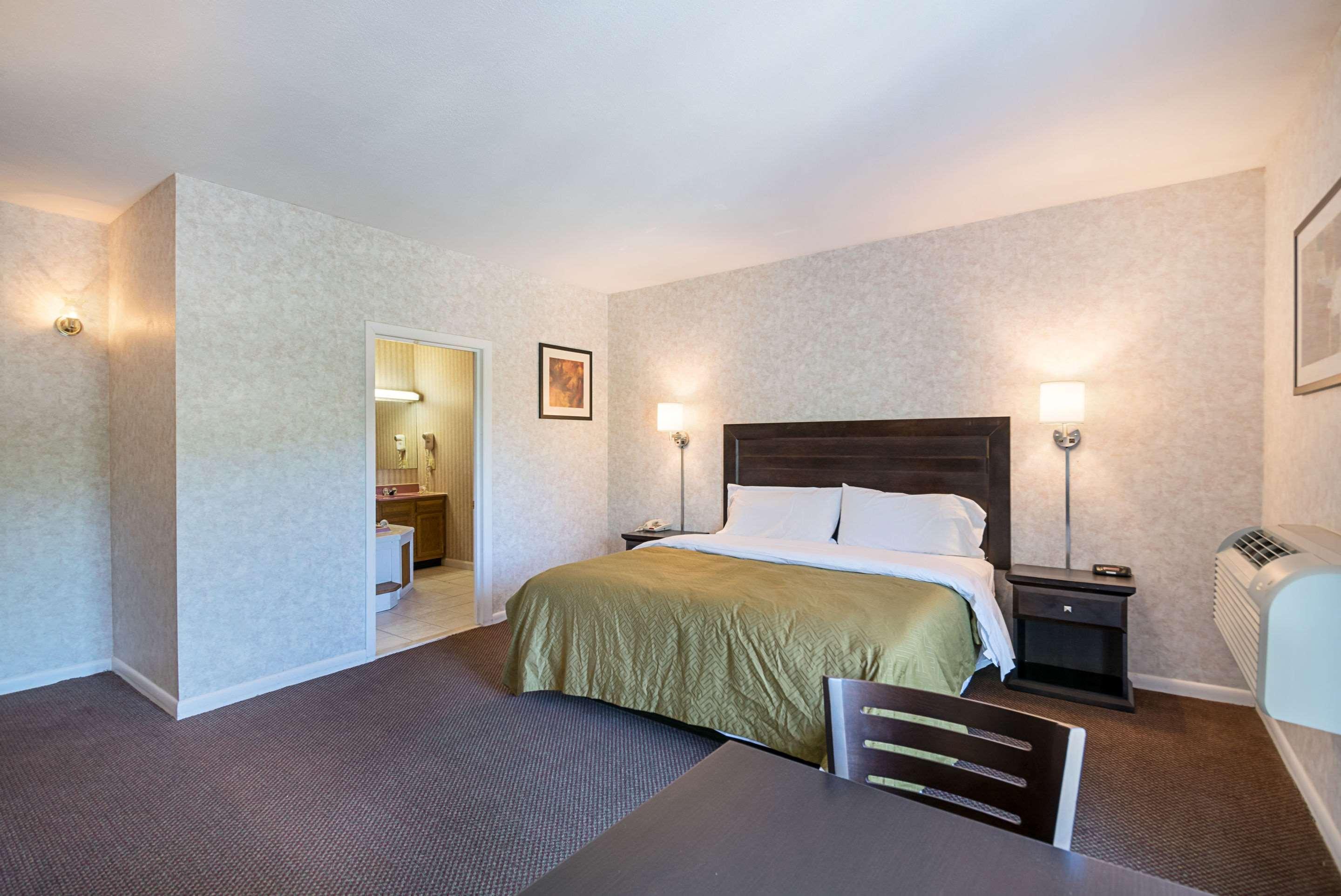 Econo Lodge Lee - Great Barrington Екстер'єр фото