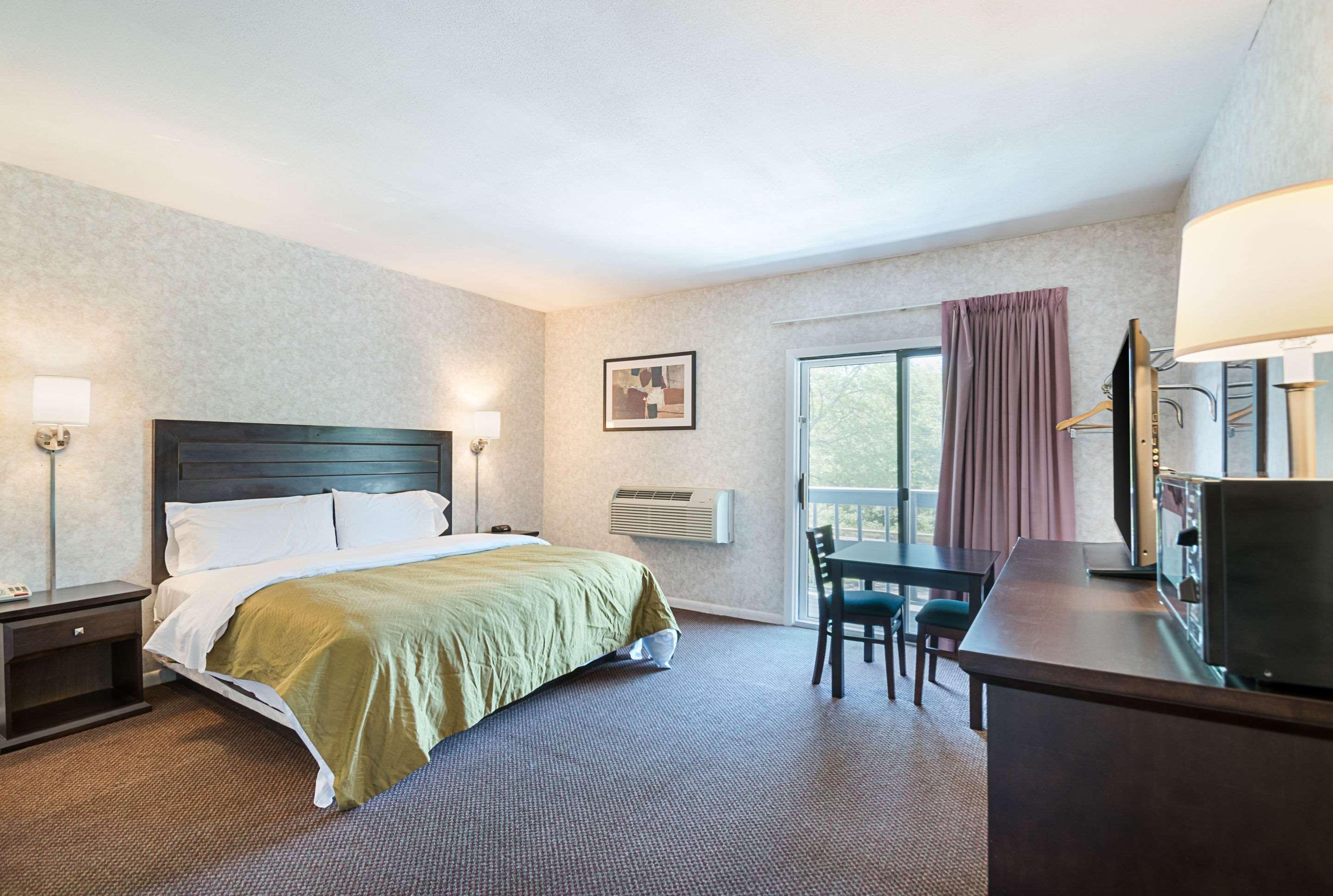 Econo Lodge Lee - Great Barrington Екстер'єр фото