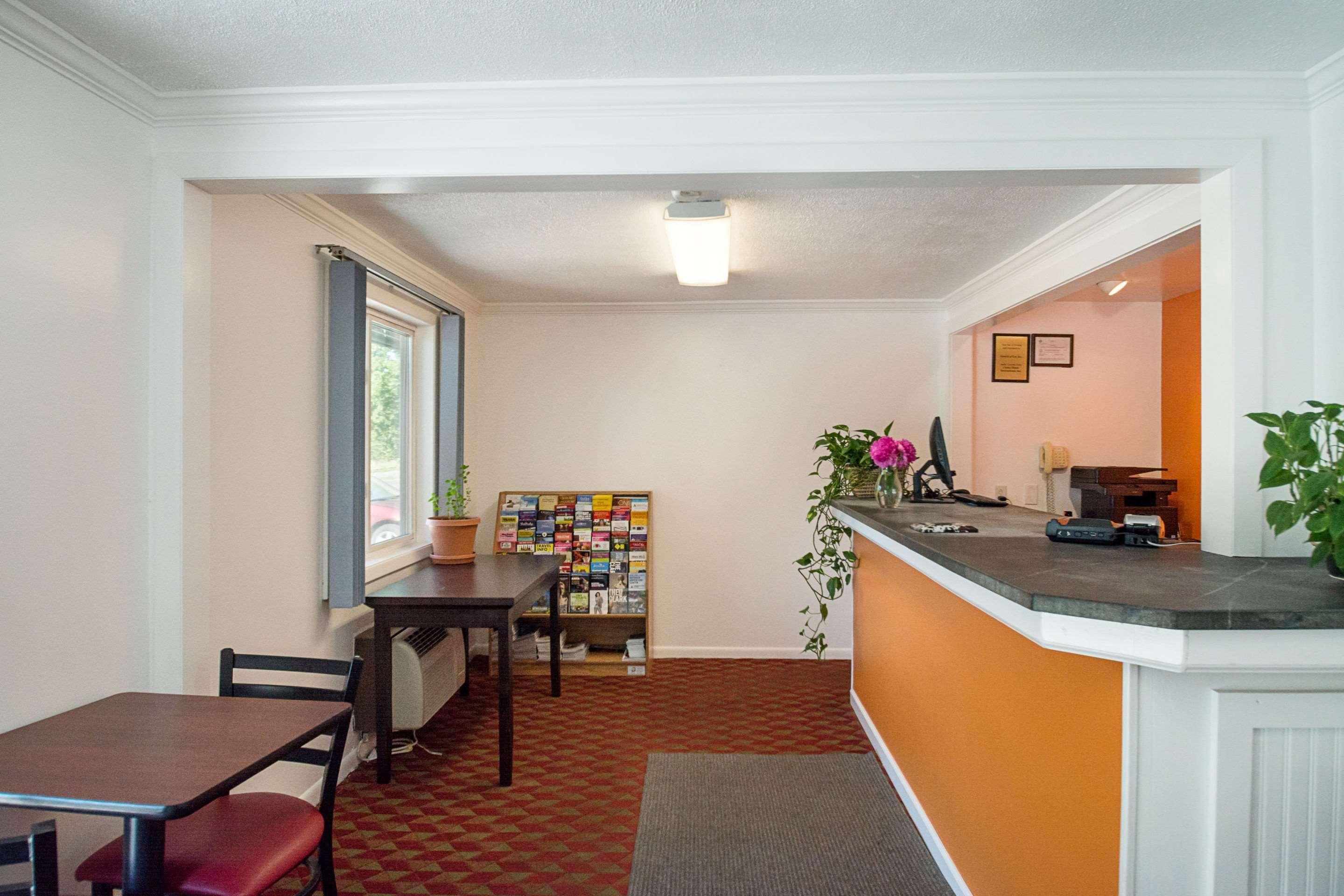 Econo Lodge Lee - Great Barrington Екстер'єр фото