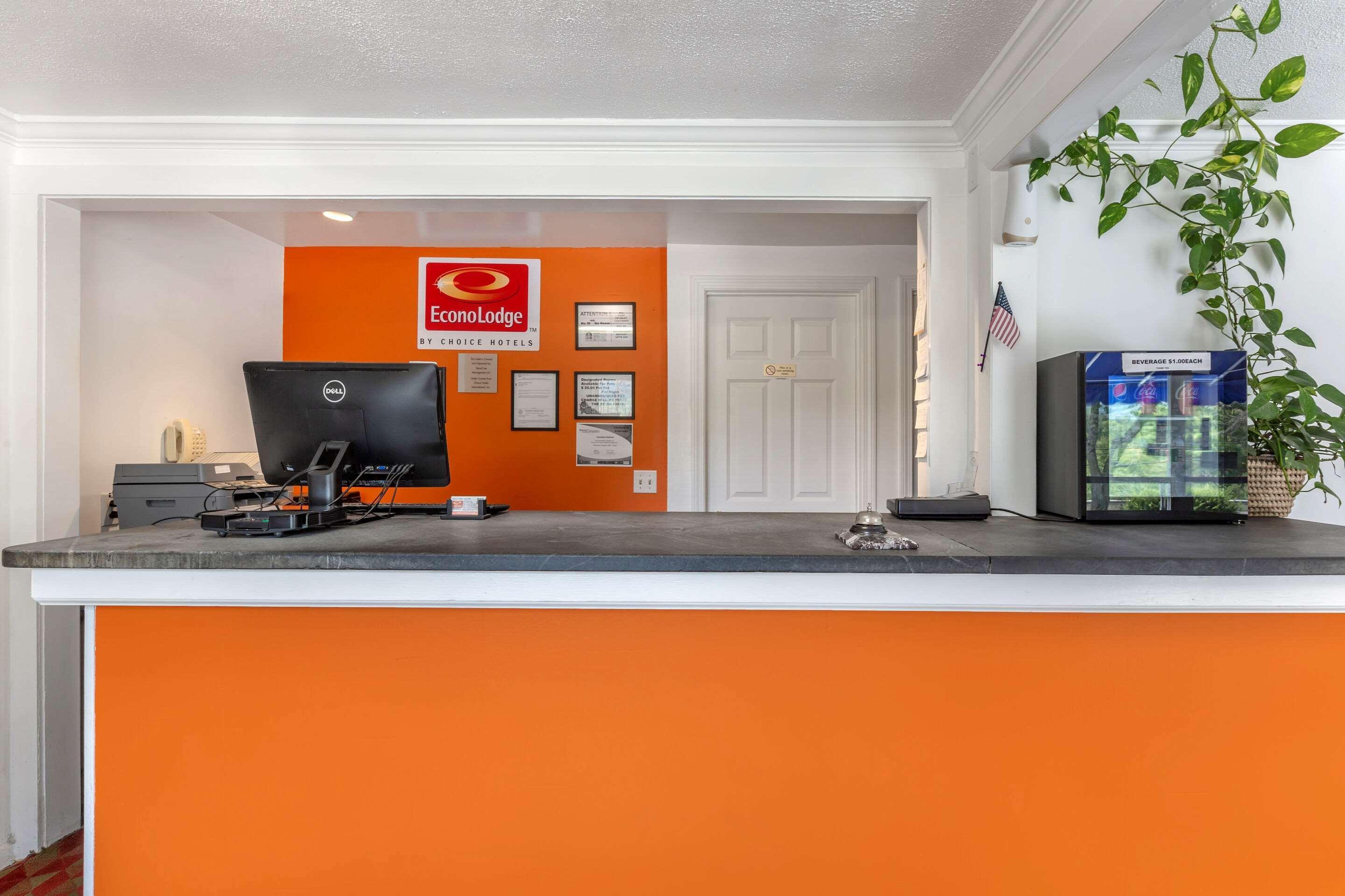 Econo Lodge Lee - Great Barrington Екстер'єр фото
