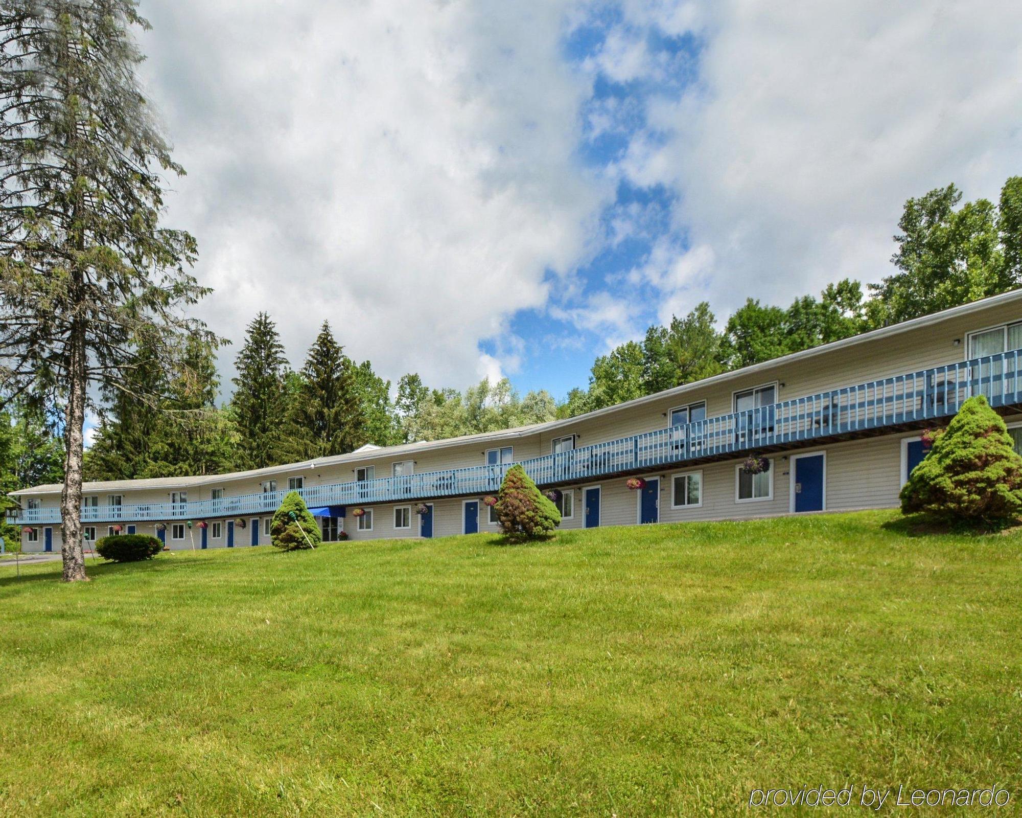 Econo Lodge Lee - Great Barrington Екстер'єр фото