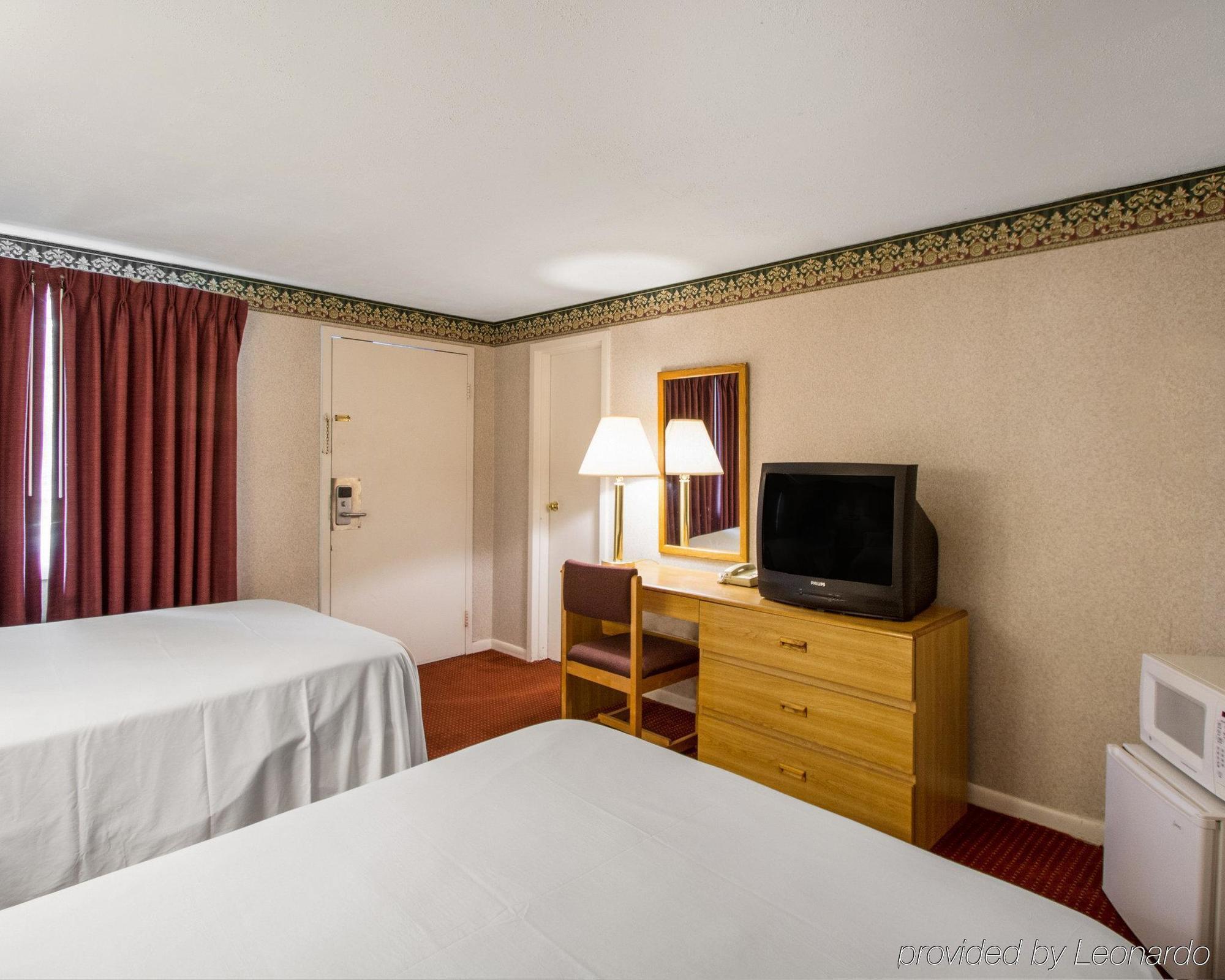 Econo Lodge Lee - Great Barrington Екстер'єр фото