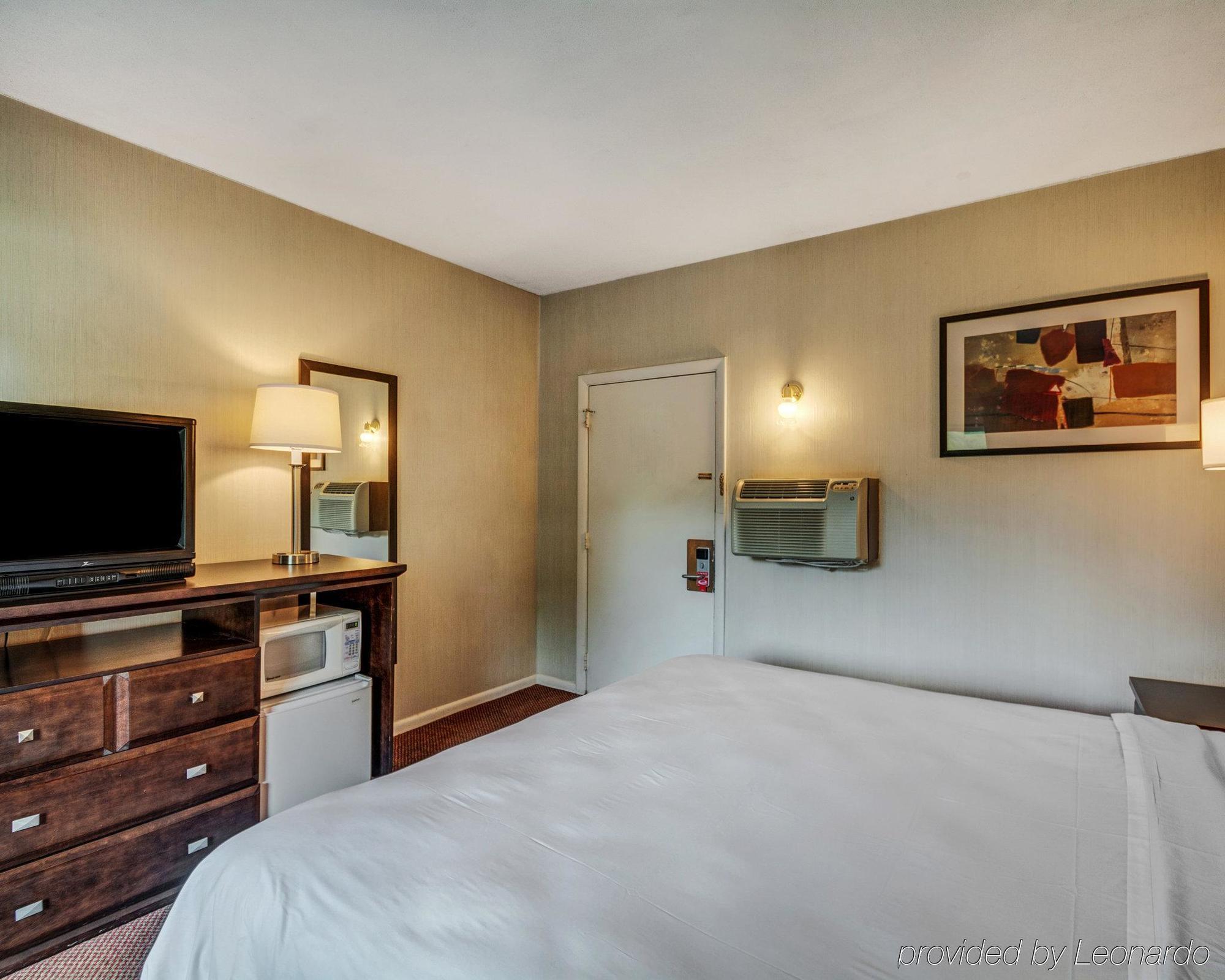 Econo Lodge Lee - Great Barrington Екстер'єр фото