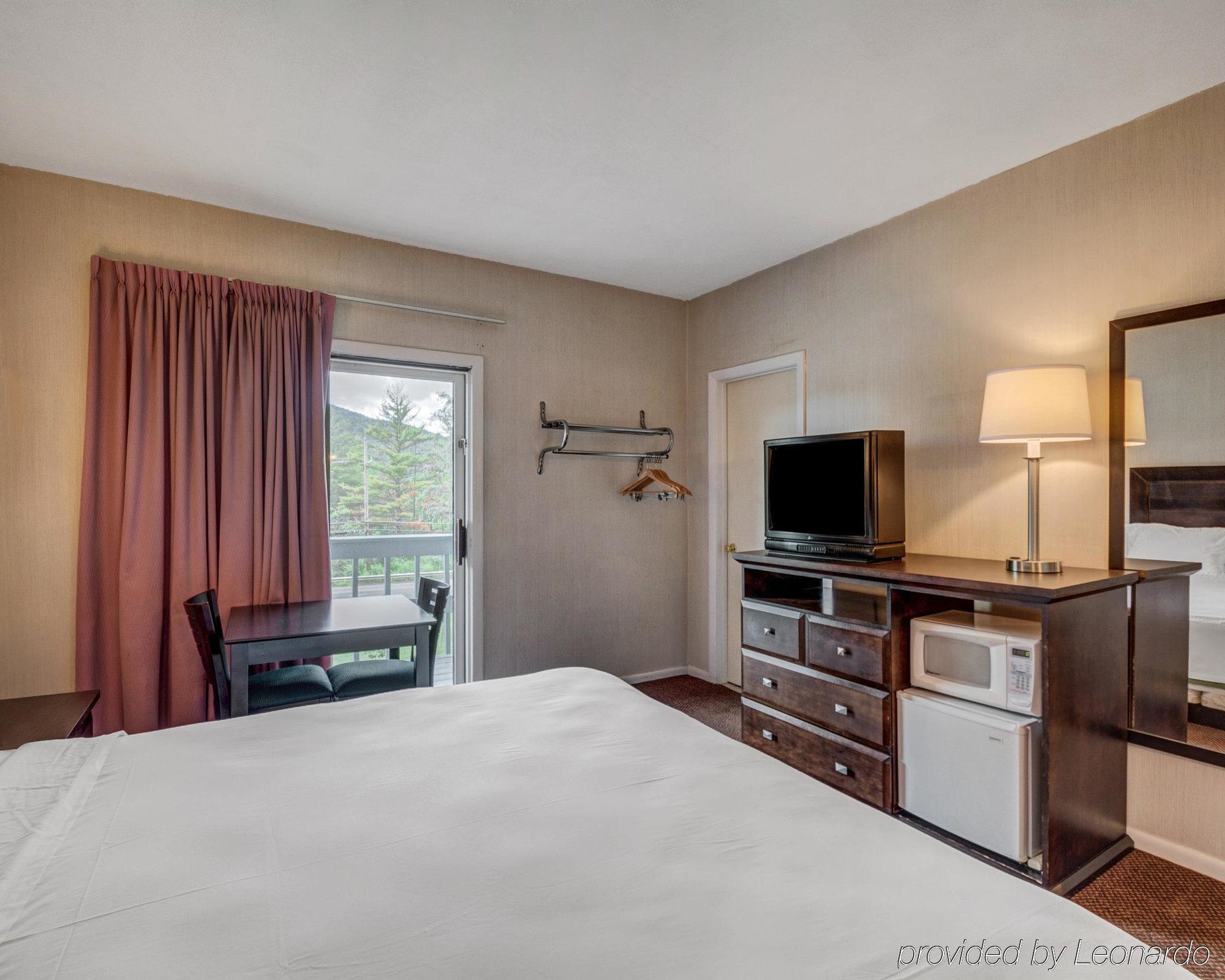 Econo Lodge Lee - Great Barrington Екстер'єр фото